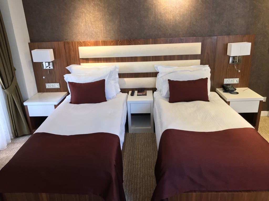 Корлу: End Glory Hotel