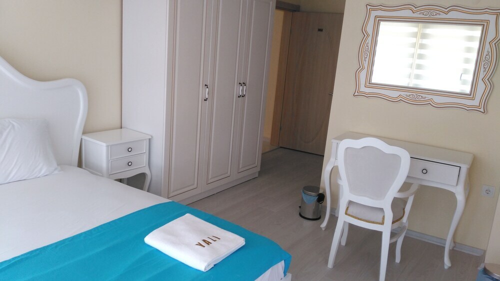 Чешмели: Yali Otel
