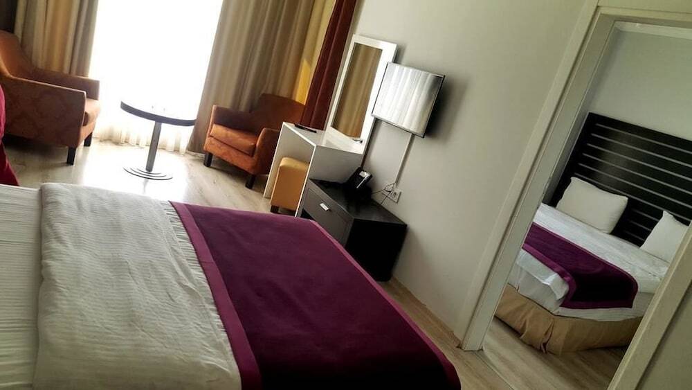 Ван: Era Gold Hotel