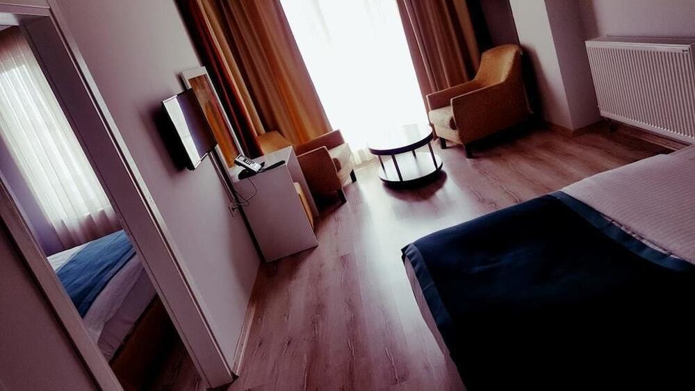 Ван: Era Gold Hotel