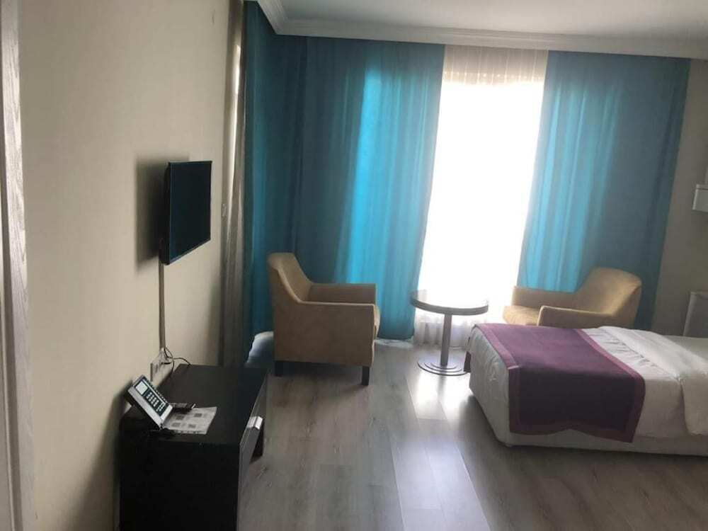 Ван: Era Gold Hotel