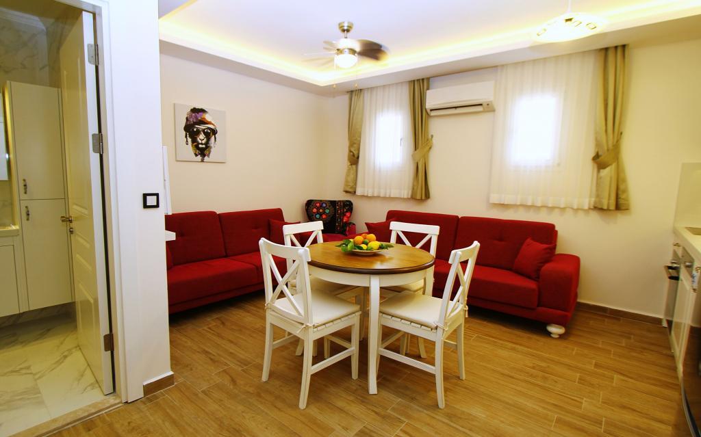 Чешме: Cesme Kale Tas Apart