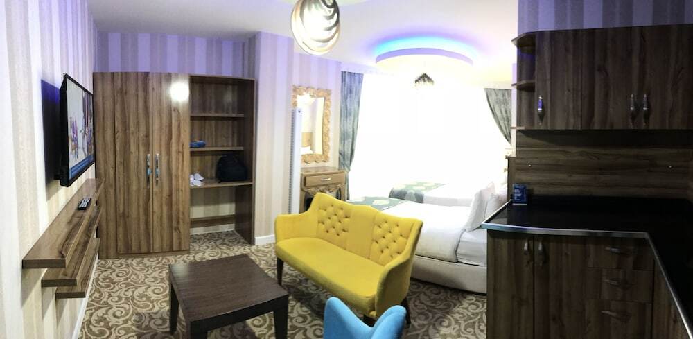 Ван: Crystall Hotel