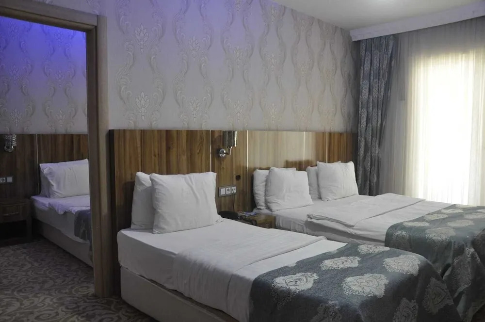 Ван: Crystall Hotel