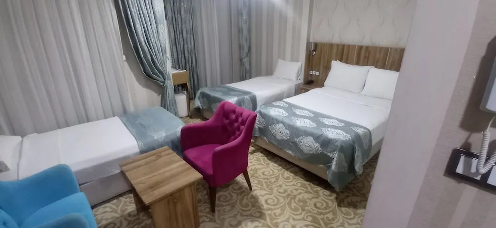 Ван: Crystall Hotel