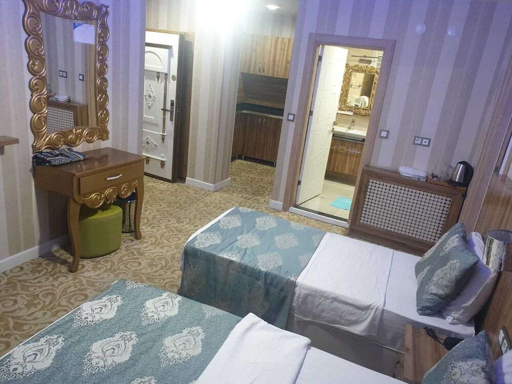 Ван: Crystall Hotel