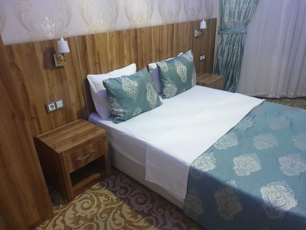 Ван: Crystall Hotel