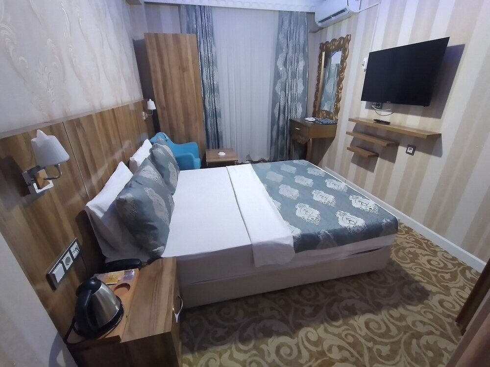 Ван: Crystall Hotel