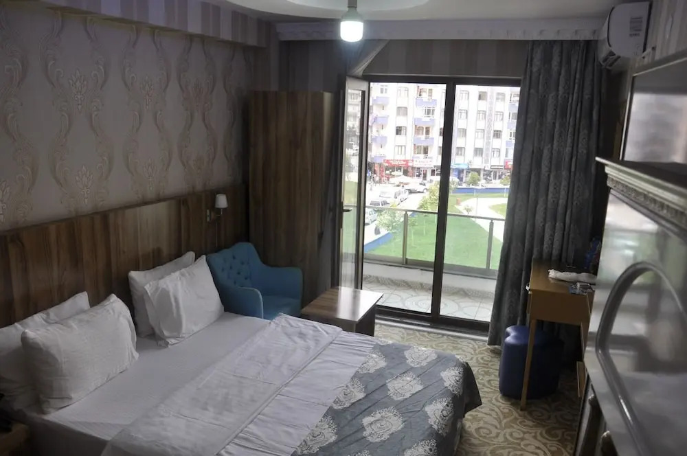 Ван: Crystall Hotel