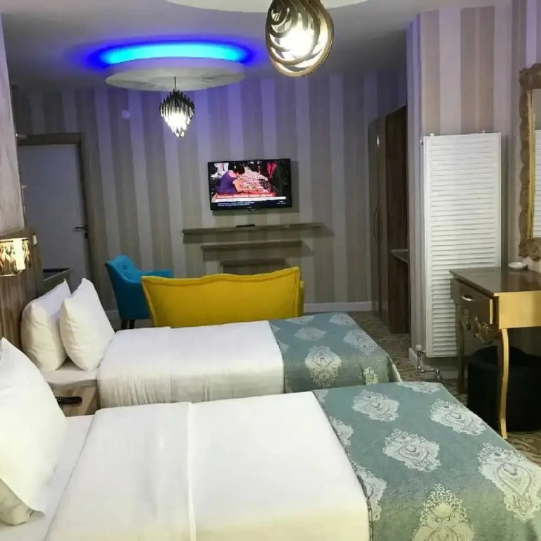 Ван: Crystall Hotel