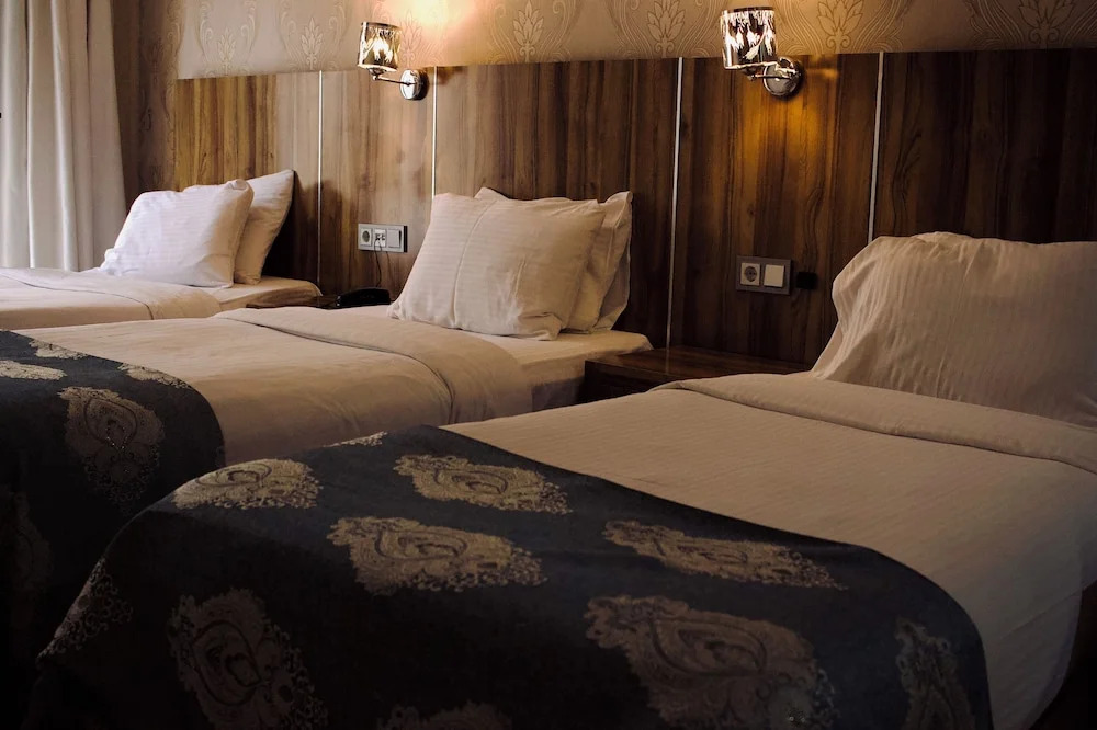 Ван: Crystall Hotel