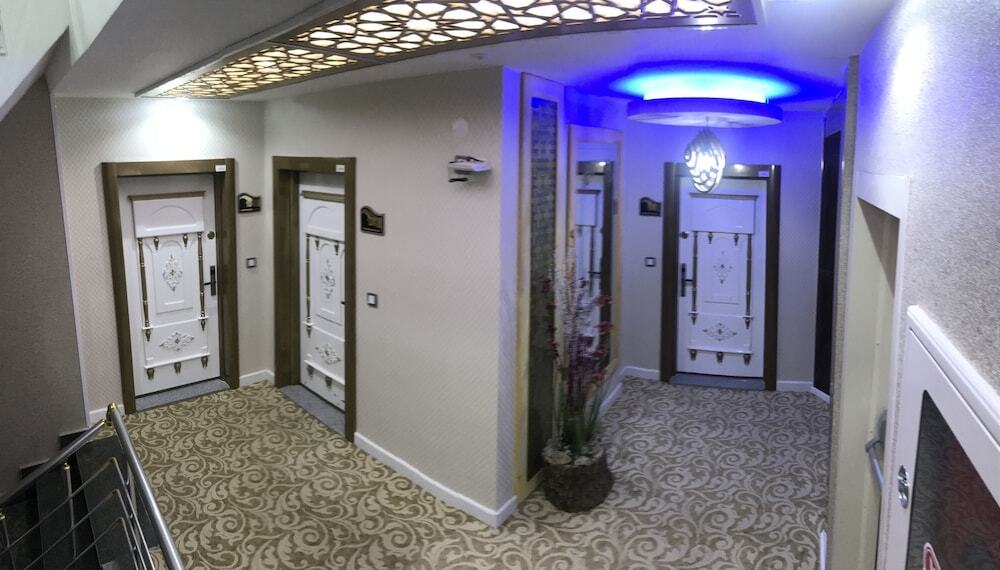 Ван: Crystall Hotel