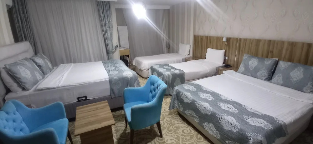 Ван: Crystall Hotel