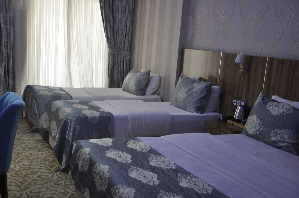 Ван: Crystall Hotel