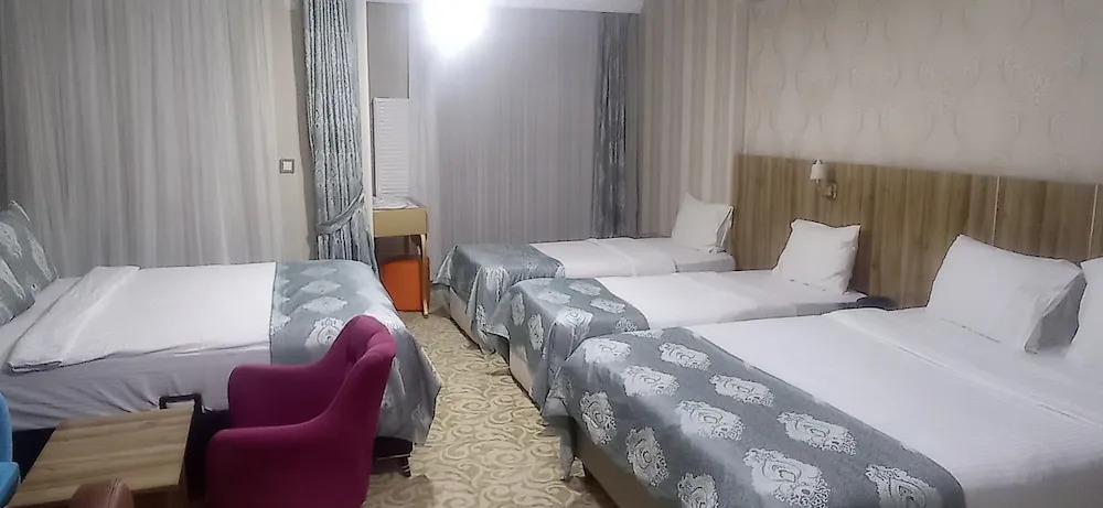 Ван: Crystall Hotel
