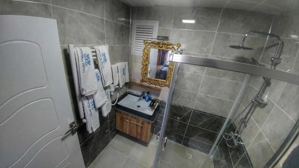 Ван: Crystall Hotel