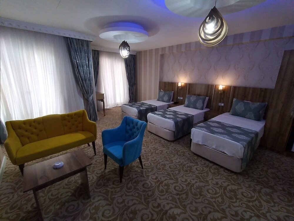 Ван: Crystall Hotel