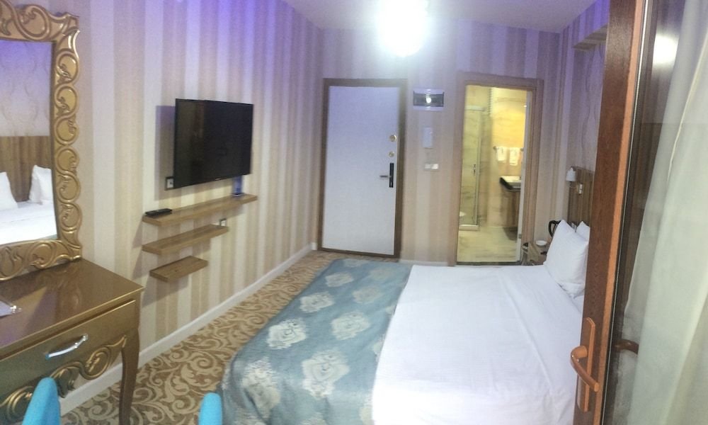 Ван: Crystall Hotel