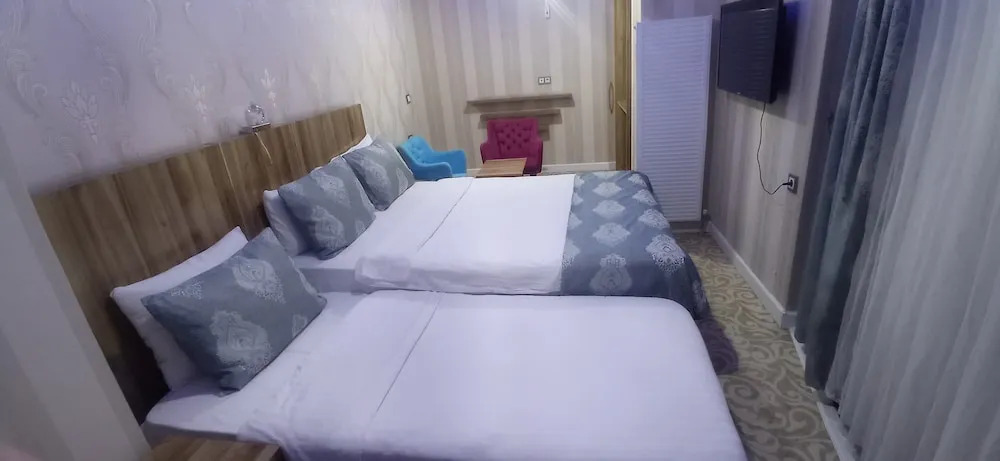 Ван: Crystall Hotel