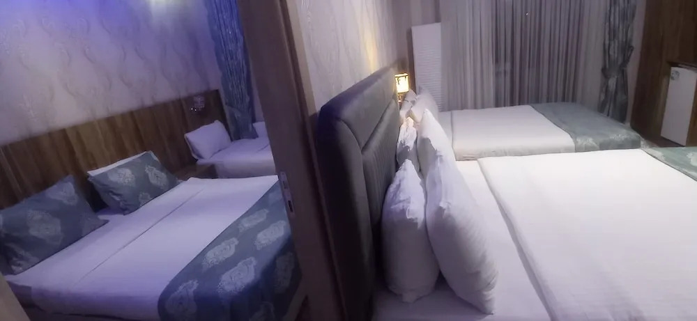 Ван: Crystall Hotel