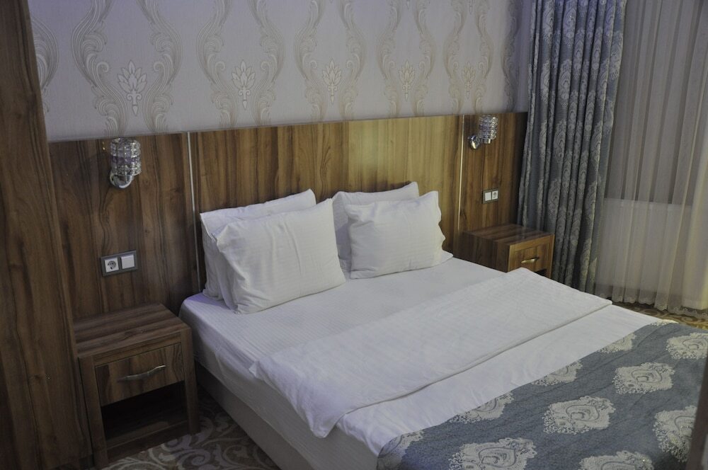 Ван: Crystall Hotel