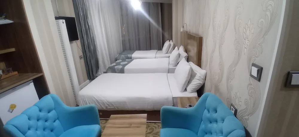 Ван: Crystall Hotel