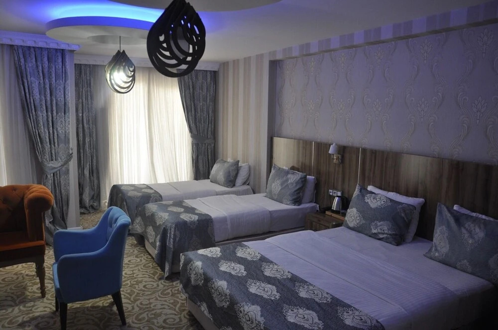 Ван: Crystall Hotel