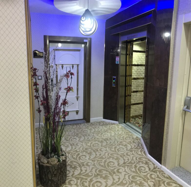 Ван: Crystall Hotel