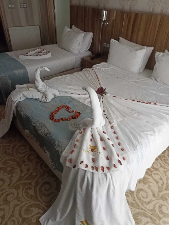 Ван: Crystall Hotel
