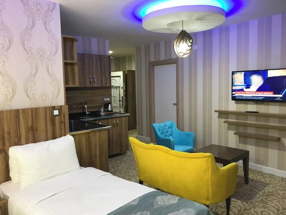 Ван: Crystall Hotel