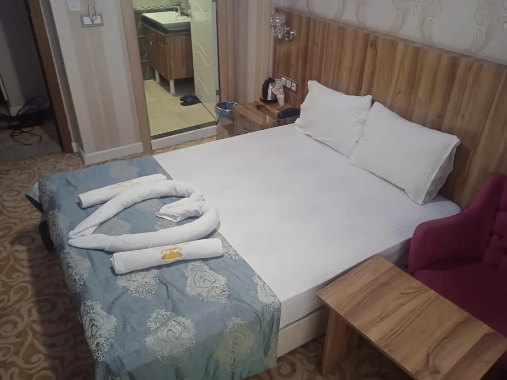 Ван: Crystall Hotel