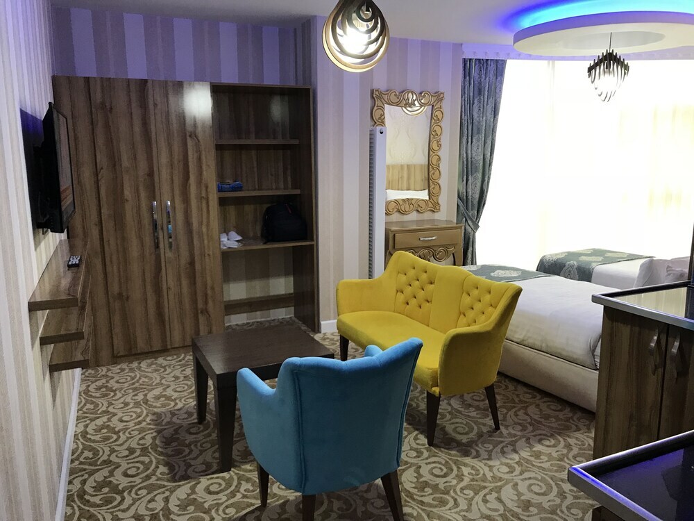 Ван: Crystall Hotel