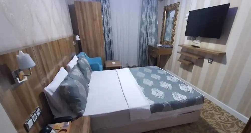 Ван: Crystall Hotel