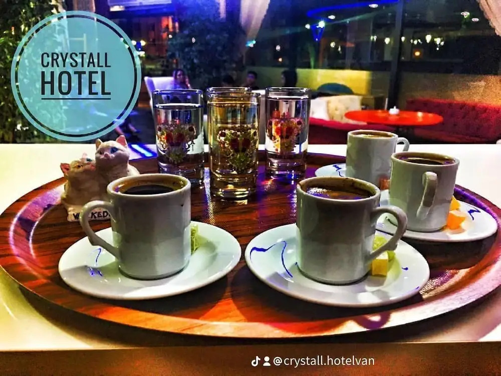 Ван: Crystall Hotel