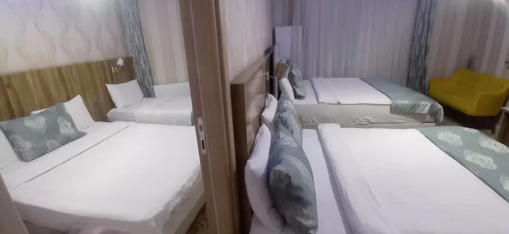 Ван: Crystall Hotel