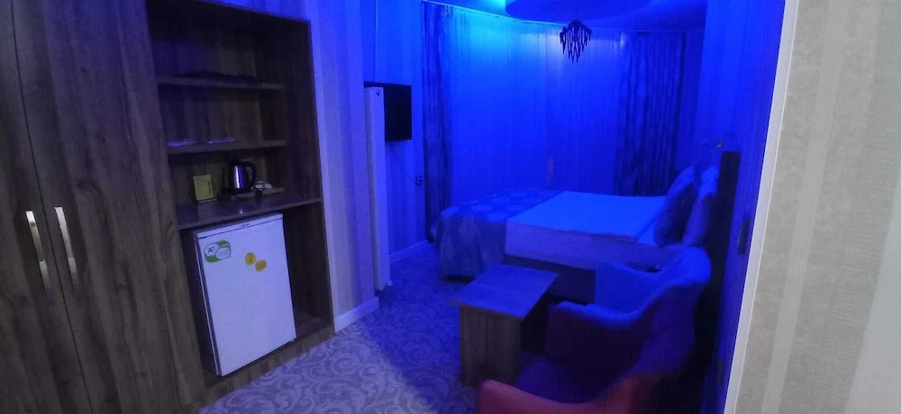 Ван: Crystall Hotel