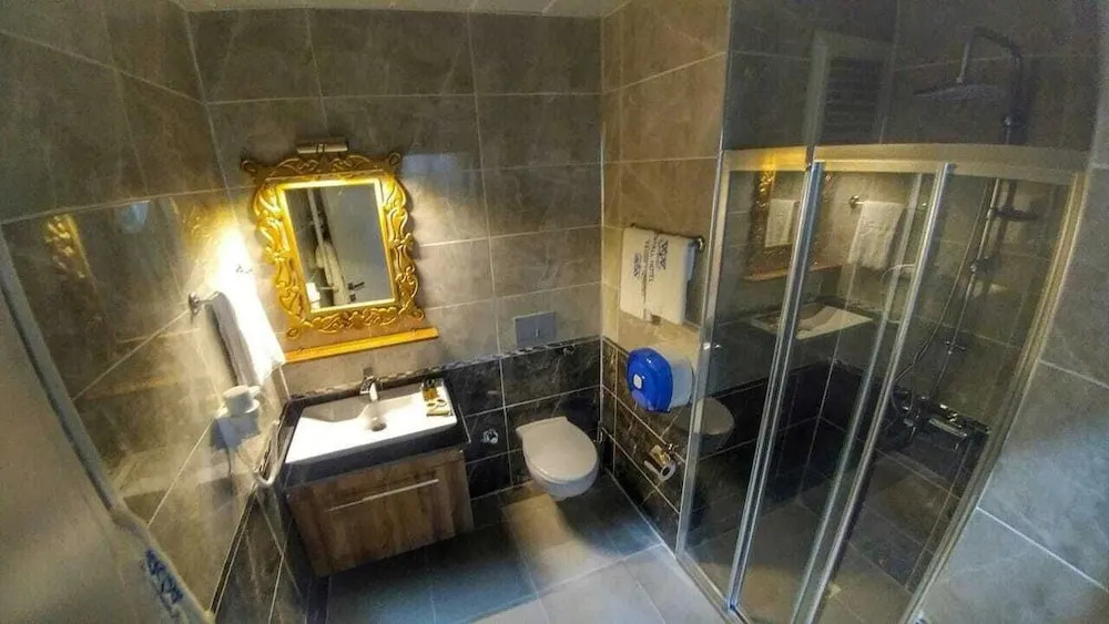 Ван: Crystall Hotel