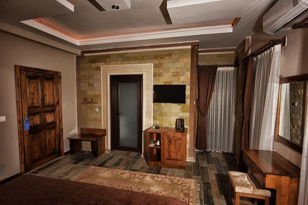 Учисар: El Nazar Stone Suite