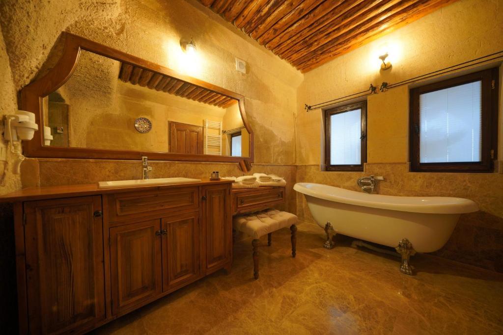 Учисар: Maya Cave Hotel