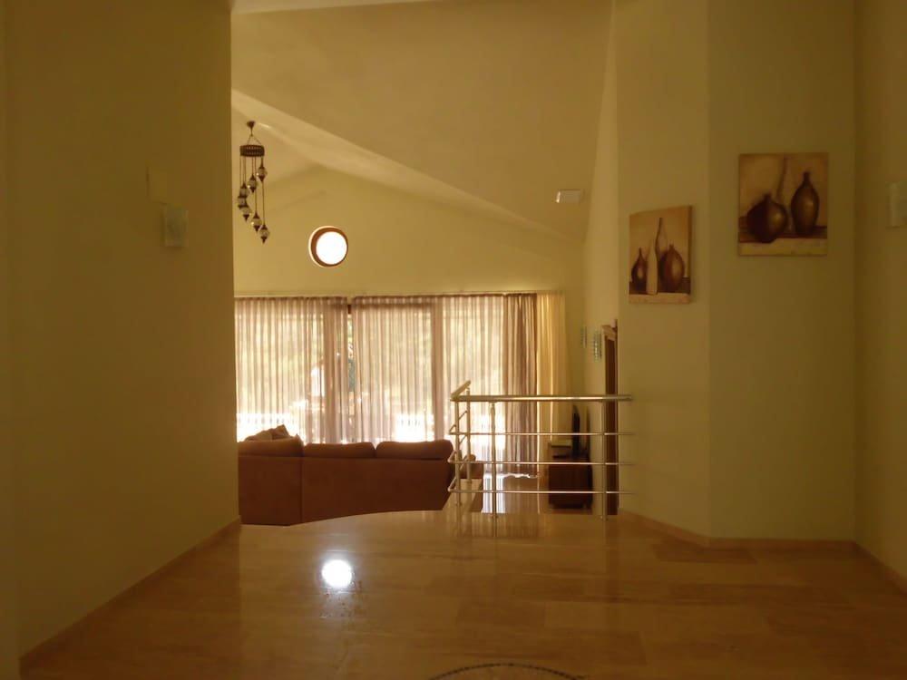 Турунч: Homes Etc. Estates