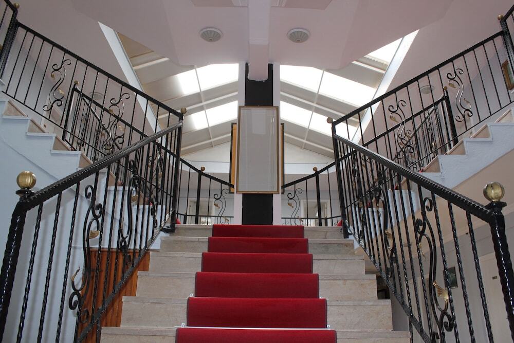 Дикили: Altin Otel