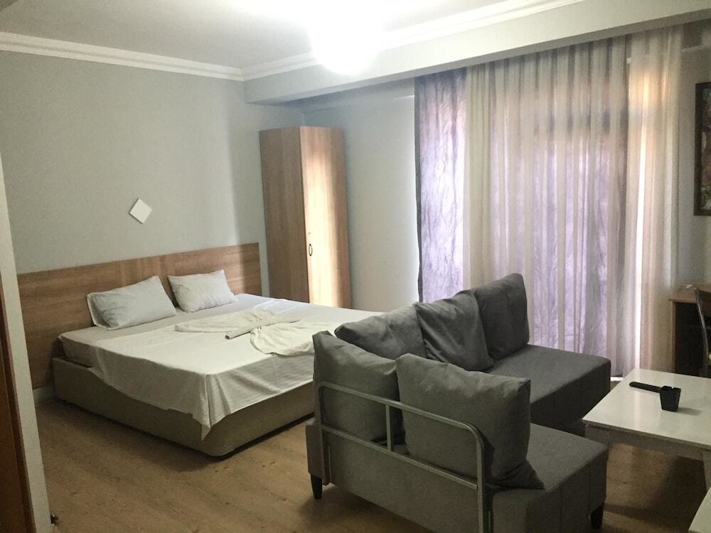 Усак: Esila Otel