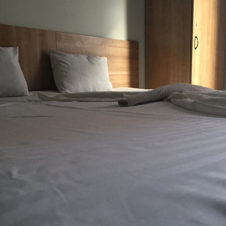 Усак: Esila Otel