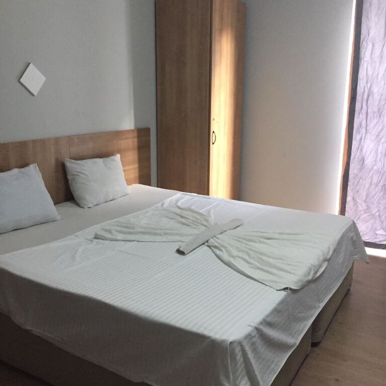 Усак: Esila Otel