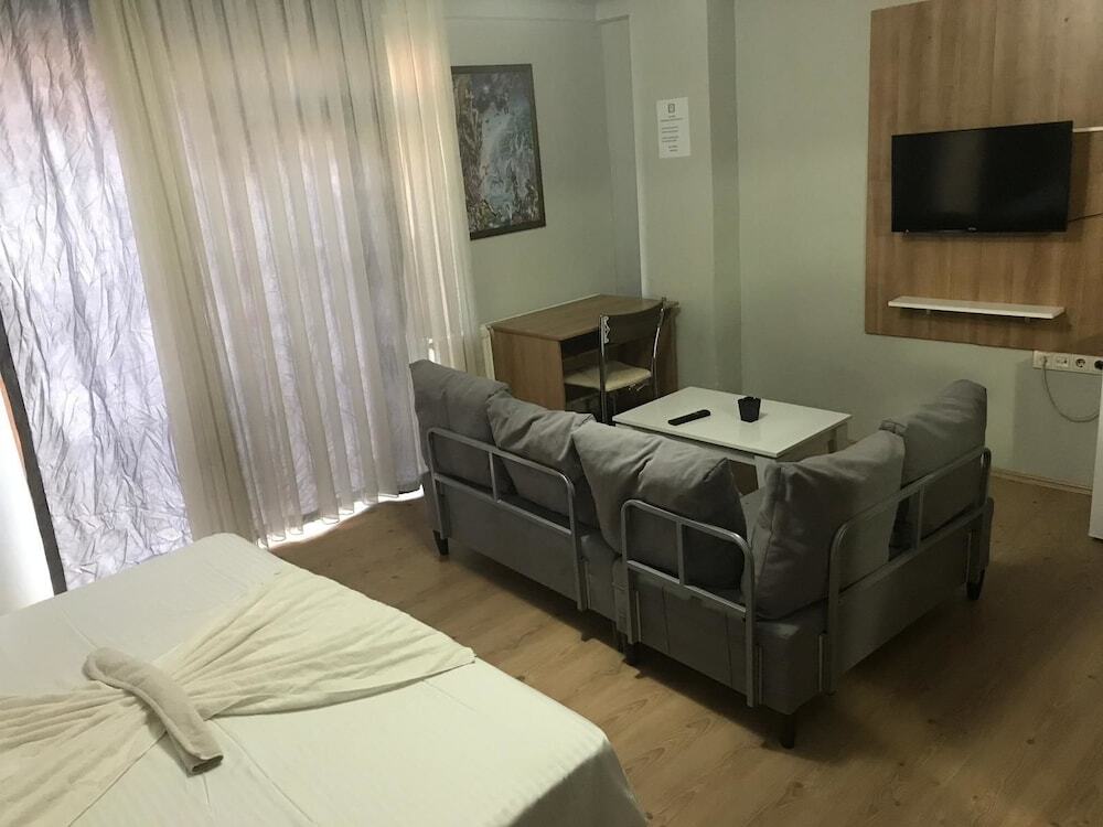 Усак: Esila Otel
