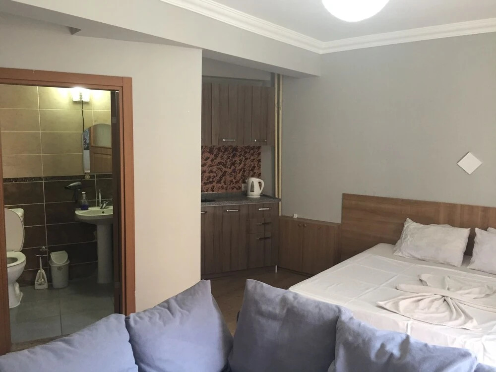Усак: Esila Otel