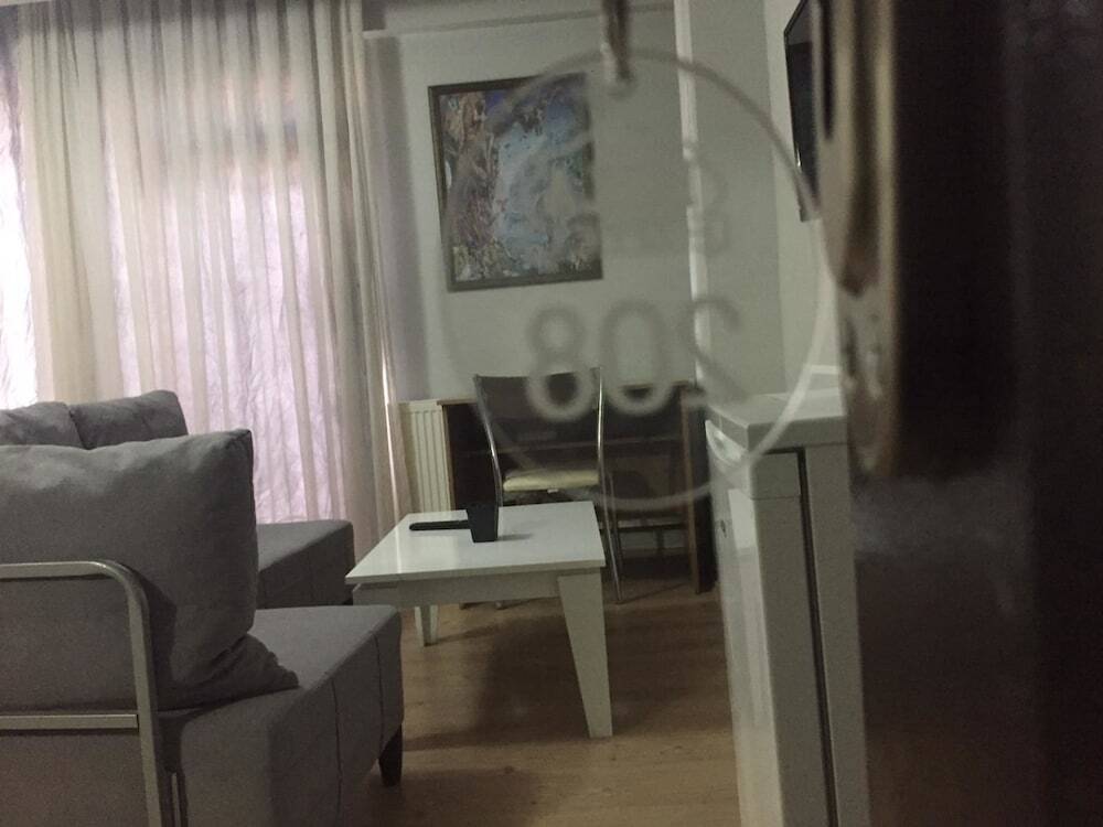 Усак: Esila Otel