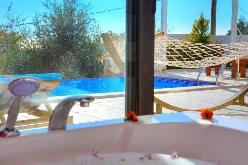 Исламлар: Villa Romanson