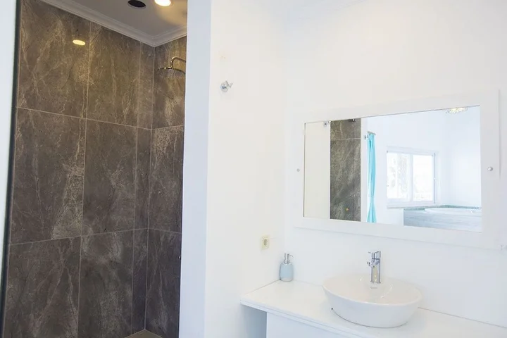 Исламлар: Villa Hira 4
