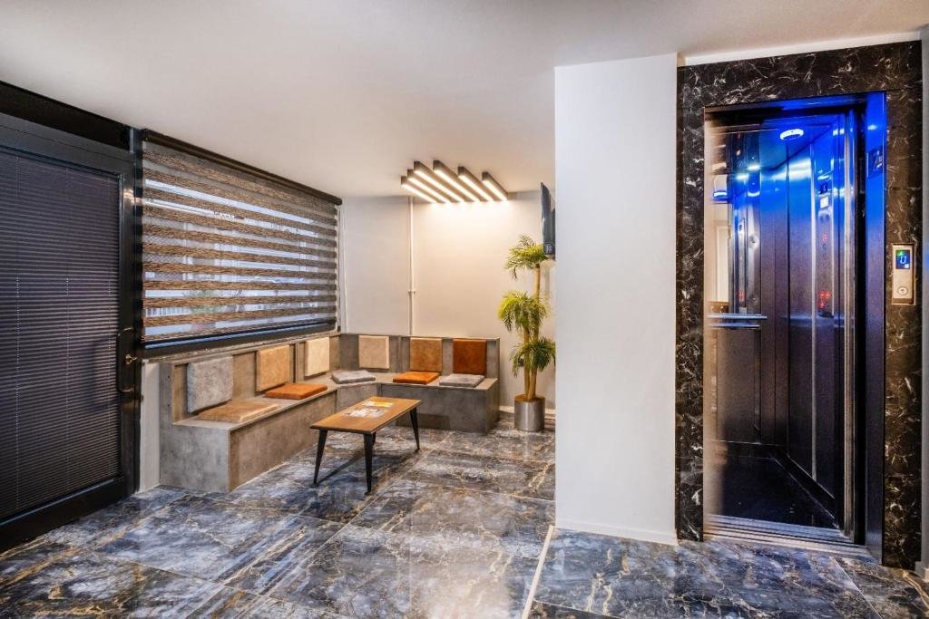 Стамбул: The Queen Hotel